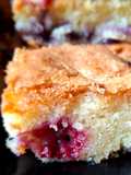 Blondies con frutos rojos