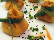 A picture of chicken samosa