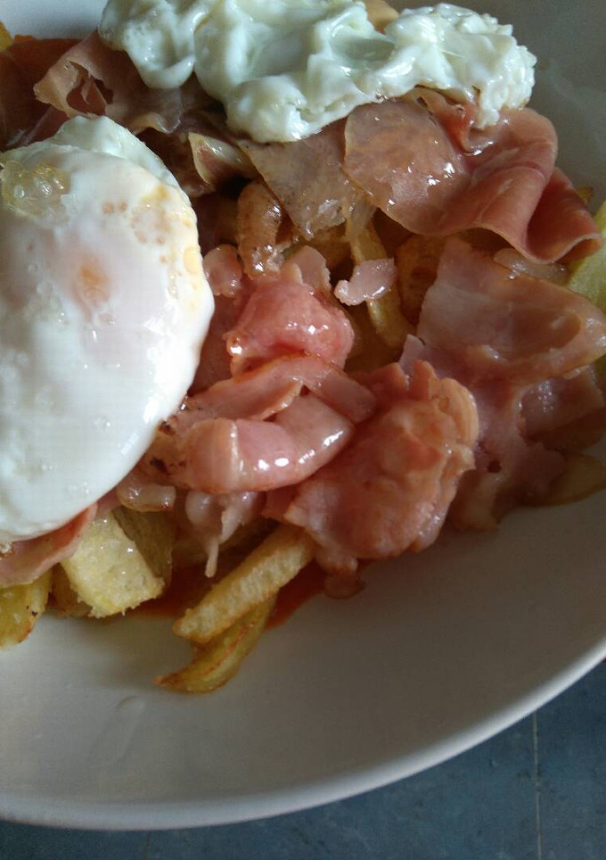 Una foto de Huevos rotos