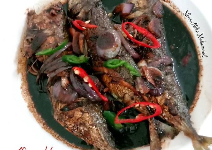 Resipi Ikan Kembung Masak Kicap Oleh Noor Atika Mahamood Cookpad