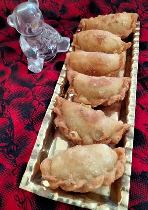 ઘુઘરા (Ghughra Recipe In Gujarati) રેસીપી મુખ્ય ફોટો