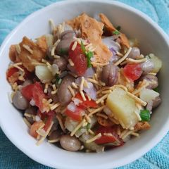 A picture of Dry Aloo Chat.