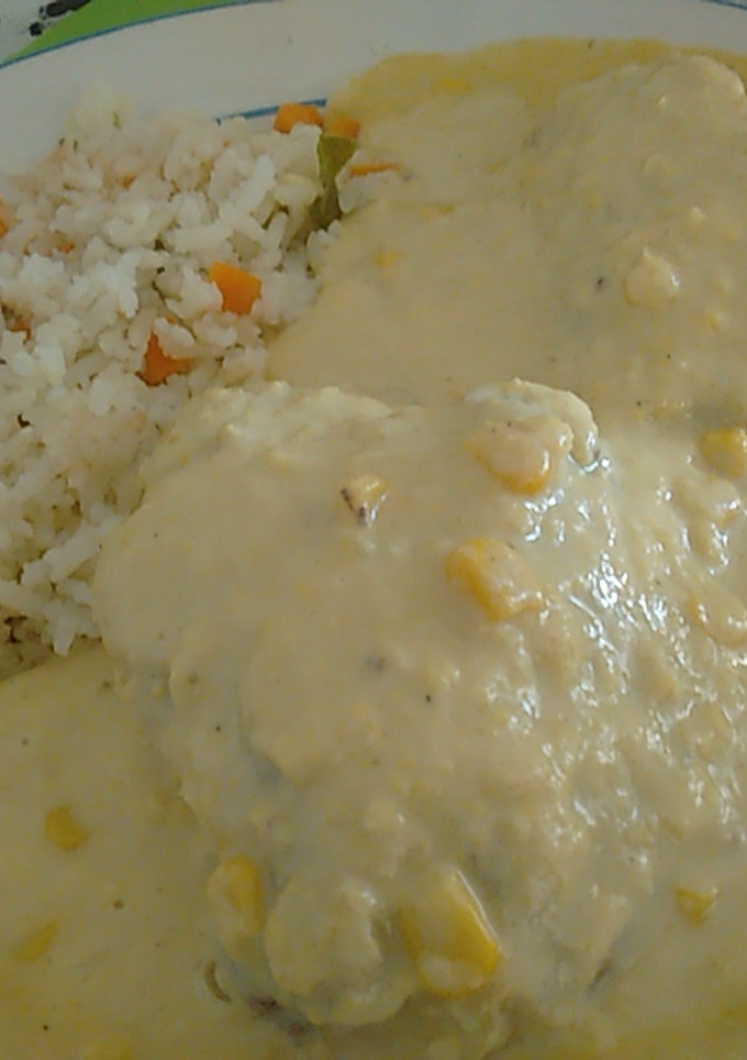 Una foto de Pollo en crema de elote