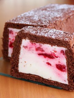 Málnás-joghurtos alagút süti recept fotója