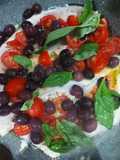 Tranci di pesce spada con pomodori olive e basilico