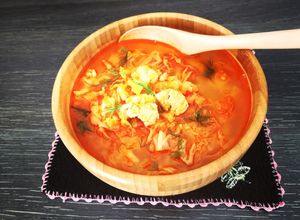 Foto principal de Sopa de jamón fresco con repollo encurtido