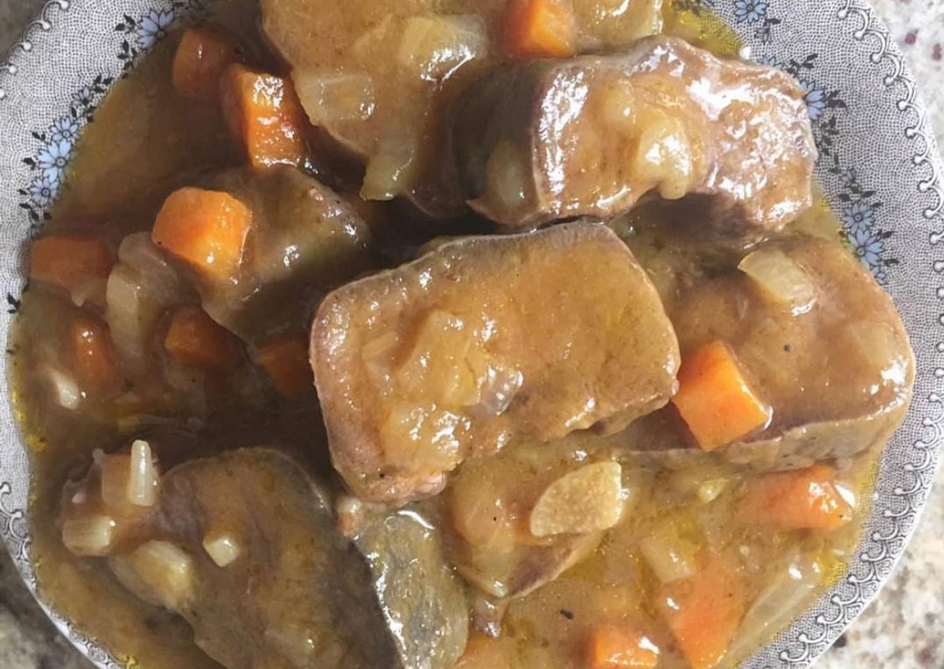 Lengua estofada