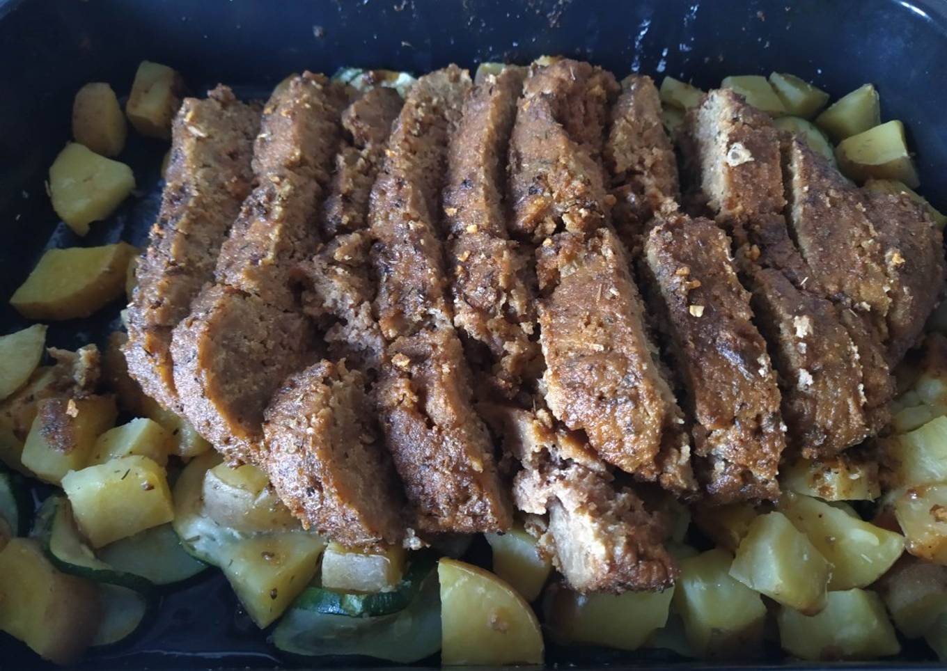 Carne vegana con patatas al horno y romero