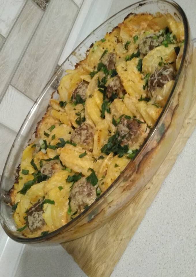 Картошка з кульками з фаршу