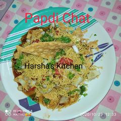 A picture of Papadi Chat.