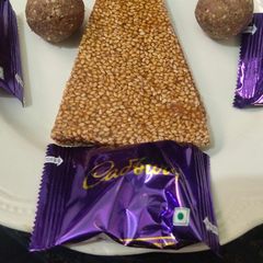 A picture of Til ki Chikki 😋😋.