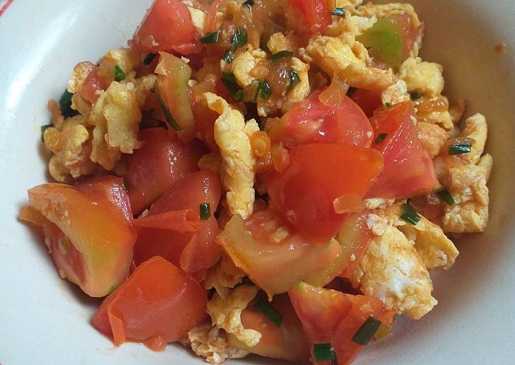 Resep Chinese Dish : Stir-fried tomato and scrambled eggs Jadi, Bisa Manjain Lidah