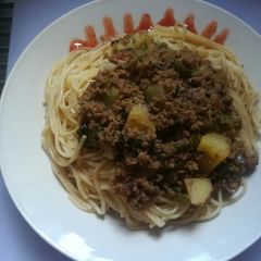 A picture of Spaghetti and minced meat.