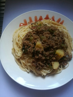 A picture of Spaghetti and minced meat.
