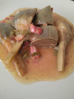 Una foto de Alcachofas con jamón