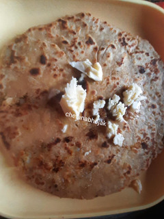 आलू चीज पराठा (Aloo Cheese Paratha Recipe In Marathi) रेसिपी चे मुख्य फोटो