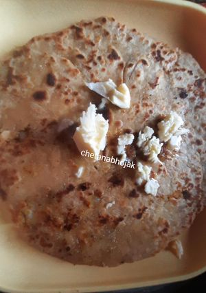 आलू चीज पराठा (Aloo Cheese Paratha Recipe In Marathi) रेसिपी चे मुख्य फोटो 