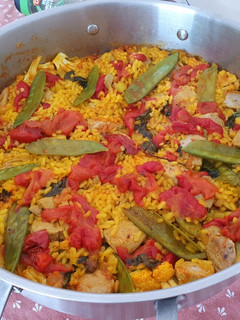 Una foto de Arroz con atún, coliflor y tirabeques