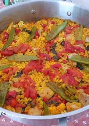 Una foto de Arroz con atún, coliflor y tirabeques