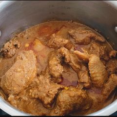 A picture of Chicken Massaman Curry.