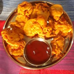 A picture of Aloo pyaz ki pakore.
