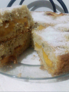 Una foto de Torta escondida de duraznos 🍑