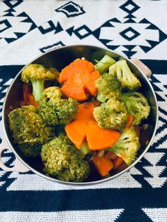 無水 青花菜炒紅蘿蔔 - 快煮鍋10分鐘料理 的食譜成品照片