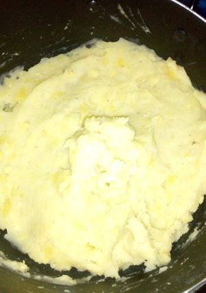 A picture of Boiled potatoes and banana.