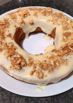Una foto de Bizcocho zanahorias🥕 y nueces cobertura queso chocolate blanco