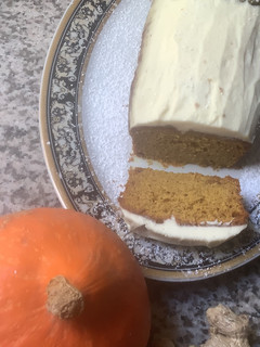 Une photo de Pumpkin🎃spice🥄🍂cake🪵potimarron 🌶️épices🪵