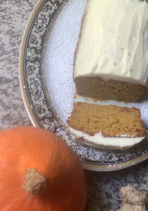 Une photo de Pumpkin🎃spice🥄🍂cake🪵potimarron 🌶️épices🪵