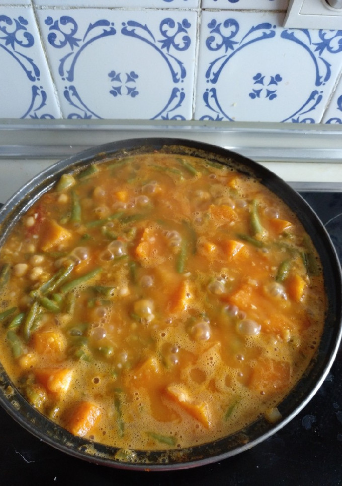 Una foto de Potaje de calabaza y judías verdes