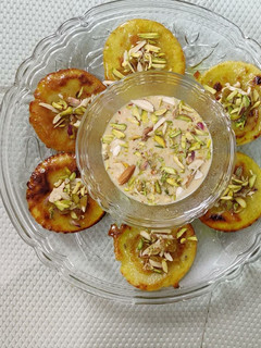 मालपुआ रबड़ी(malpua rabdi recipe in Hindi) रेसिपी मुख्य फोटो
