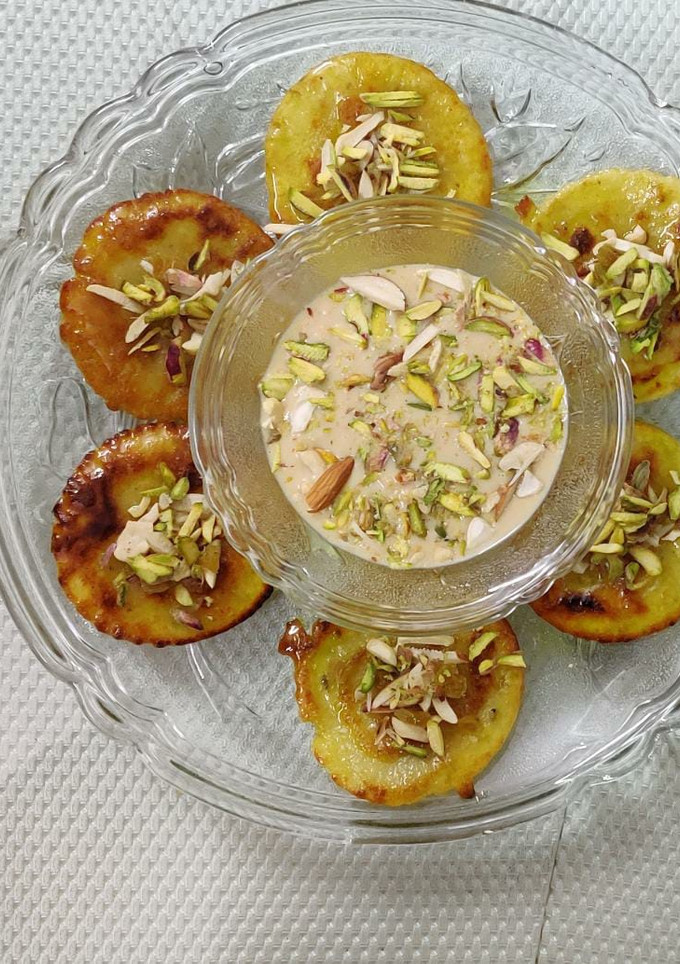 मालपुआ रबड़ी(malpua rabdi recipe in Hindi) रेसिपी मुख्य फोटो