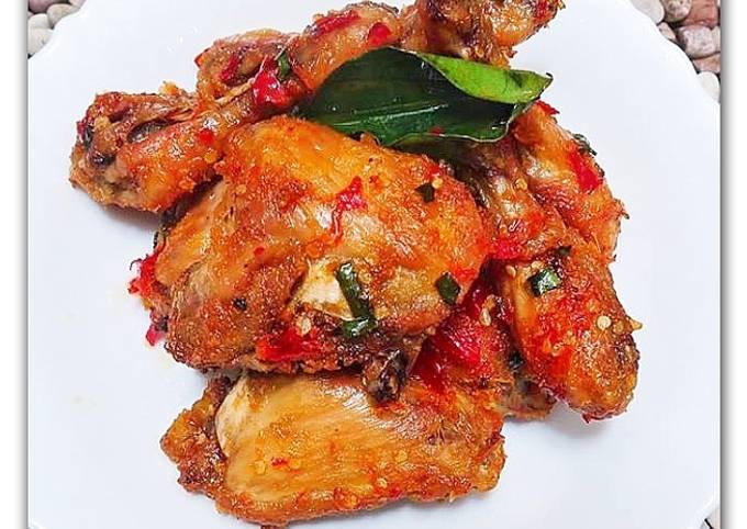 Ayam goreng pedas daun jeruk