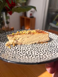 Una foto de Tarta de queso de crema de pistacho