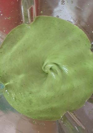 Una foto de Salsa pesto de albahaca