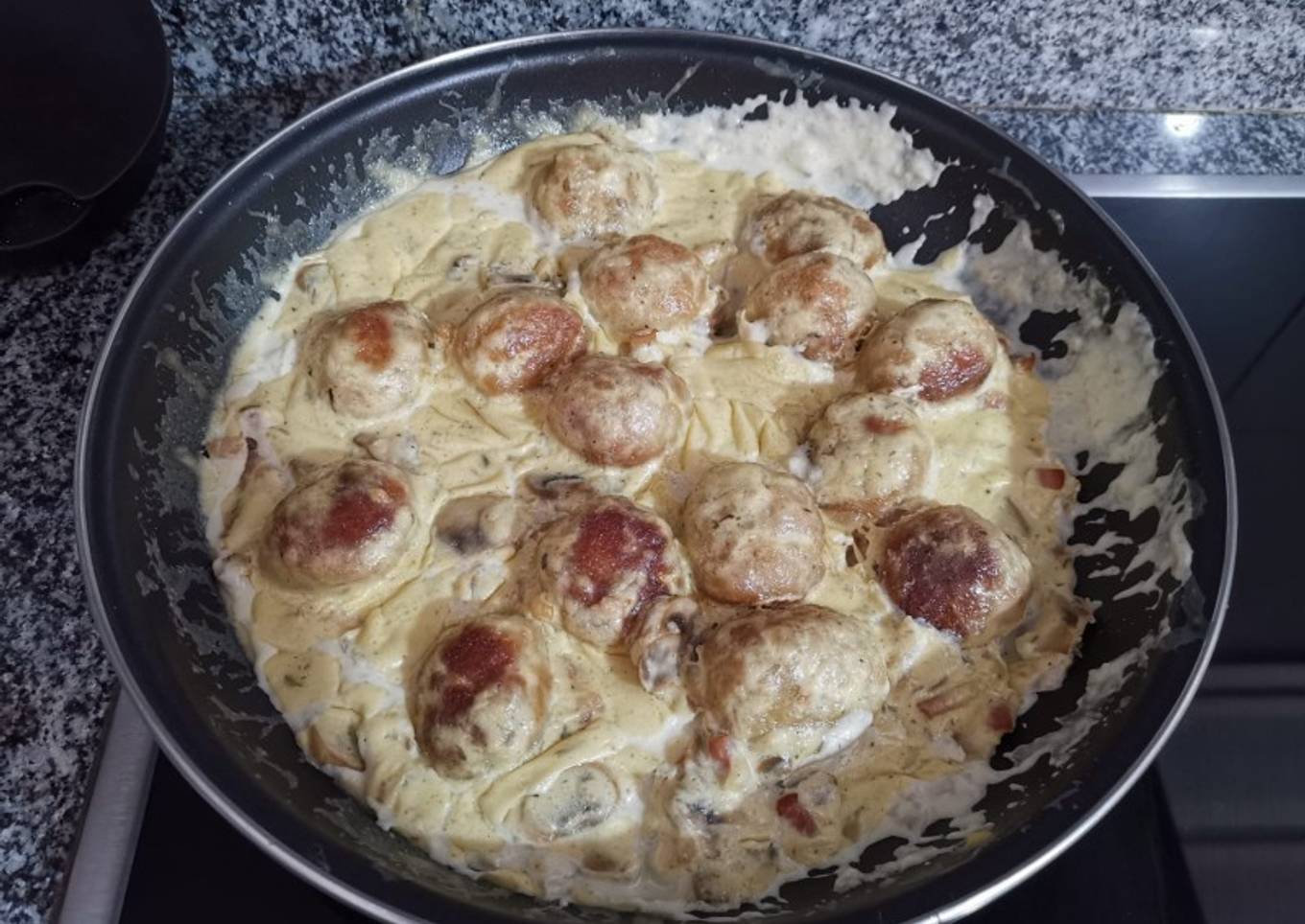 Albóndigas con salsa de champiñones