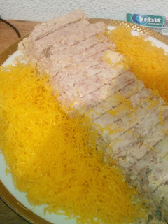 Una foto de Puding de pollo y jamón serrano