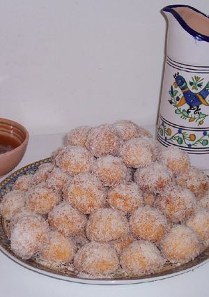 Une photo de Gâteau richbond où boule de noix de coco