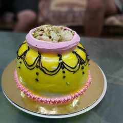 Rasmalai handi cake A picture of Rasmalai handi cake.