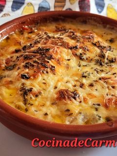 Una foto de Cazuelita de calabacín y champiñones con bechamel gratinada