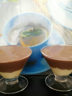 Una foto de Natillas casera de dos sabores vainilla y chocolates