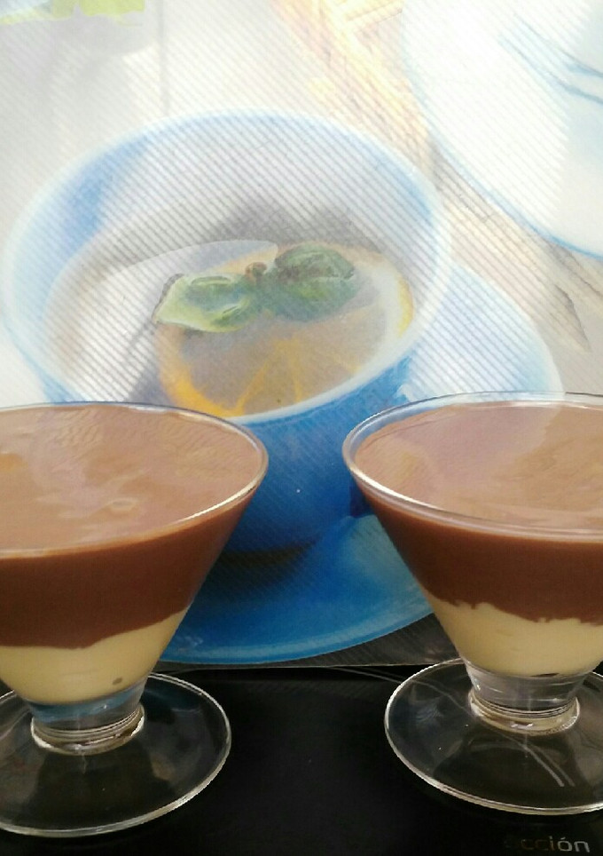 Una foto de Natillas casera de dos sabores vainilla y chocolates