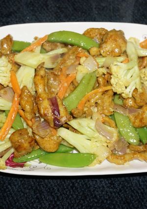 Una foto de POLLO SALTEADO AL CURRY. JON STYLE