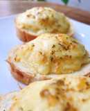 Bánh mì với khoai tây nghiền phủ phomai đút lò