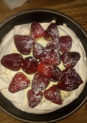 Una foto de Pavlova con crema de limón💖