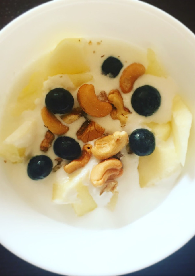 Una foto de Kéfir con manzana