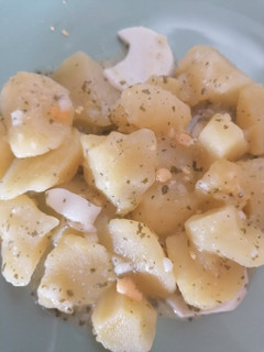 Una foto de Patatas en salsa verde con huevo