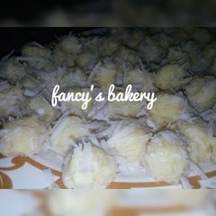 A picture of Coconuts laddu.